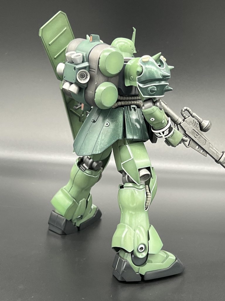 バックパックはギラドーガのものを流用。ズール用より大型に。ラップ塗装してクリアを吹きツヤツヤ光沢仕上げに。