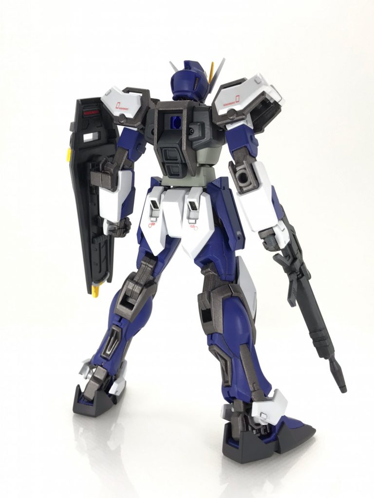 トップコートはトールペイント用の水性ニスを使用してこちらも筆塗りで。