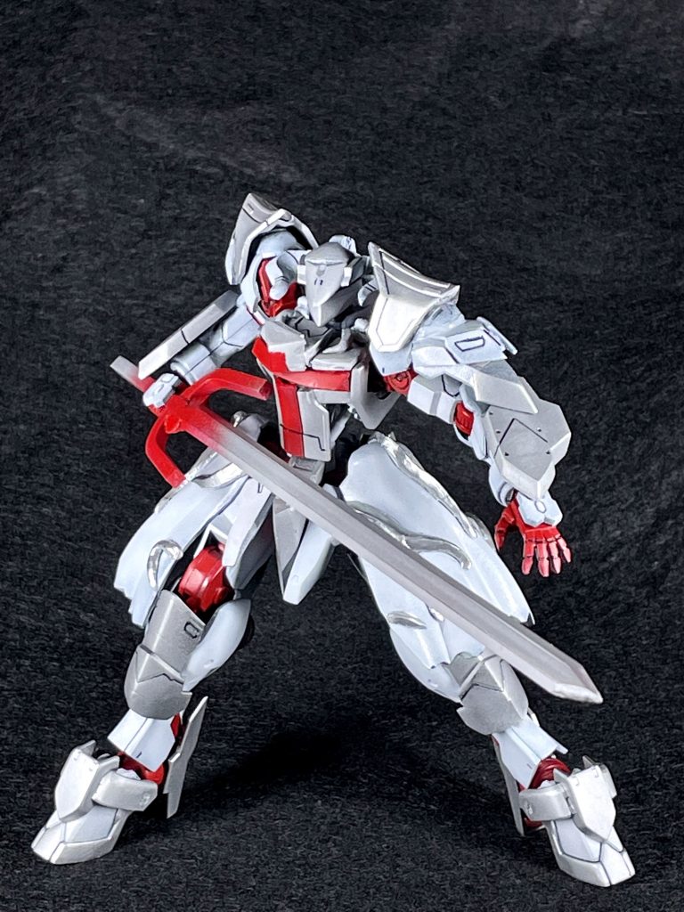 超大型エストックモラクスの全高より大きく、そのリーチを活かした高速の突きを繰り出す。