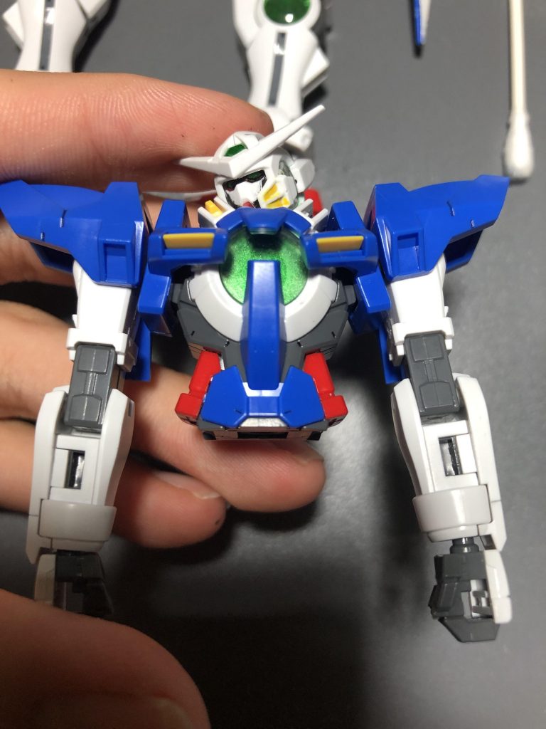 肩や腰に墨入れ。顔の頬のあたりは黒に塗装、目はシール貼るの失敗したので塗装、どの写真でもわかりずらいけど顔の側面はシールの色が思ってたのと違くて塗装しました。