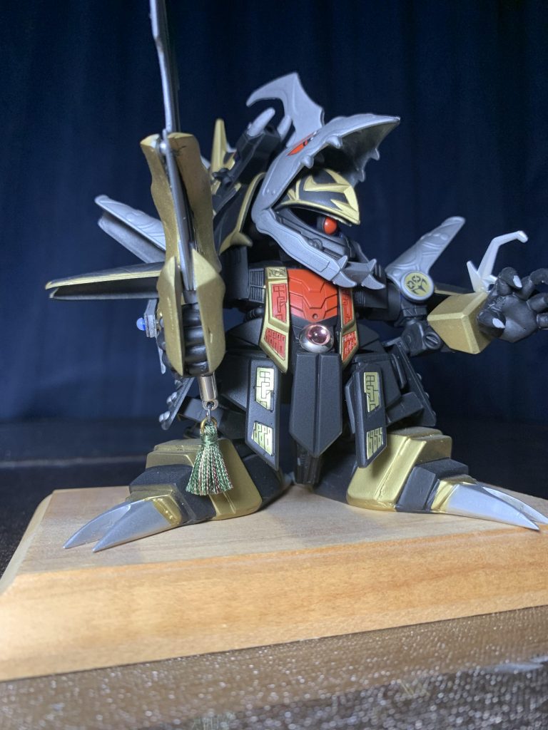 モノアイは本来はシール再現なのですが、ルーターで切り抜いてからのボール状のモノアイに変更しました。