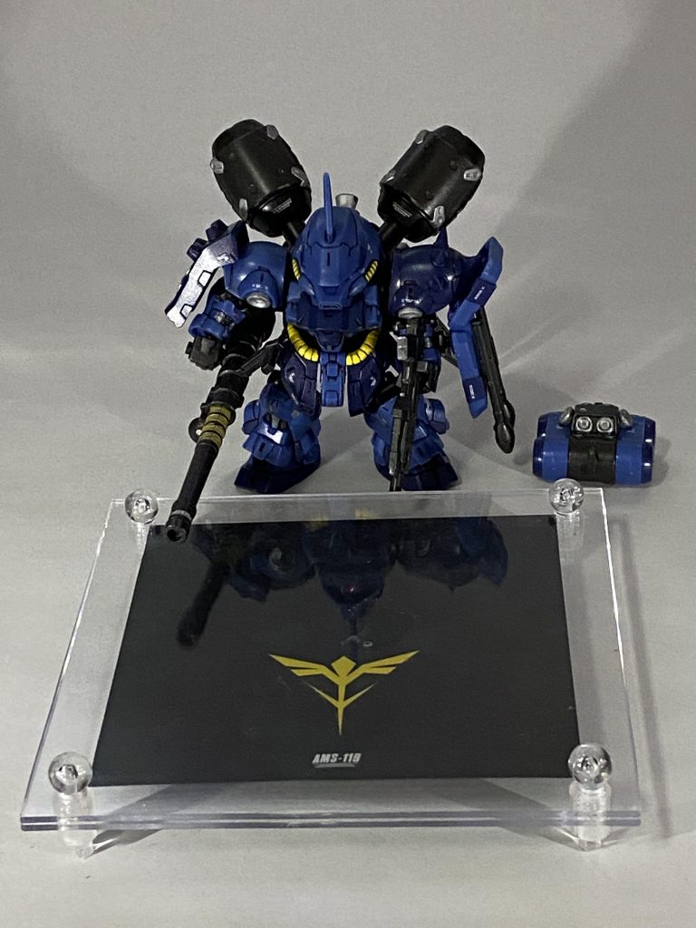 簡単に台座も作りました。シンプルですがこういうのが一番似合うと思いました。