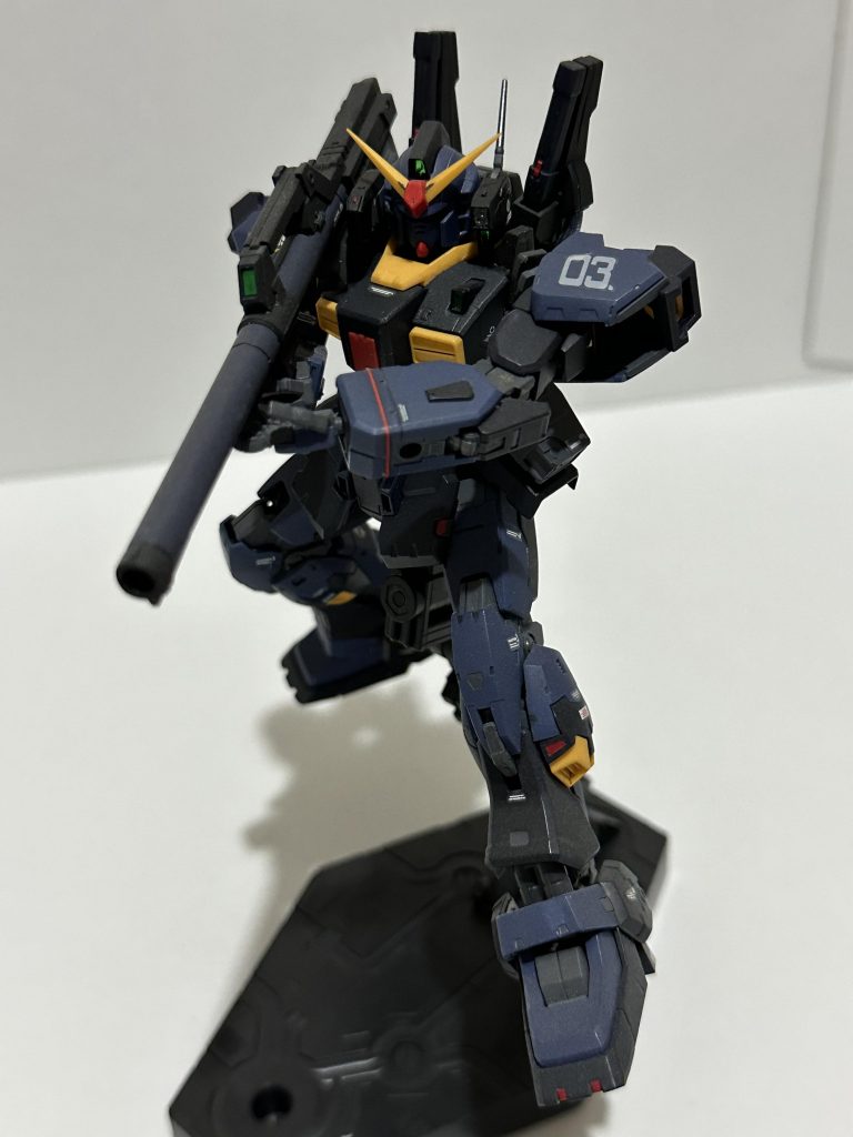 RGガンダム、全塗装。艶消しも施しているので実物はもっと黒いです。写真は彩度を上げてあります。