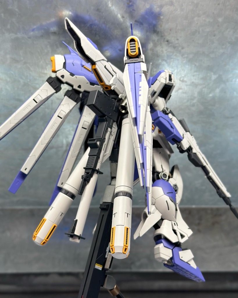 Hi-νガンダム–4枚目/制作者：ジュン