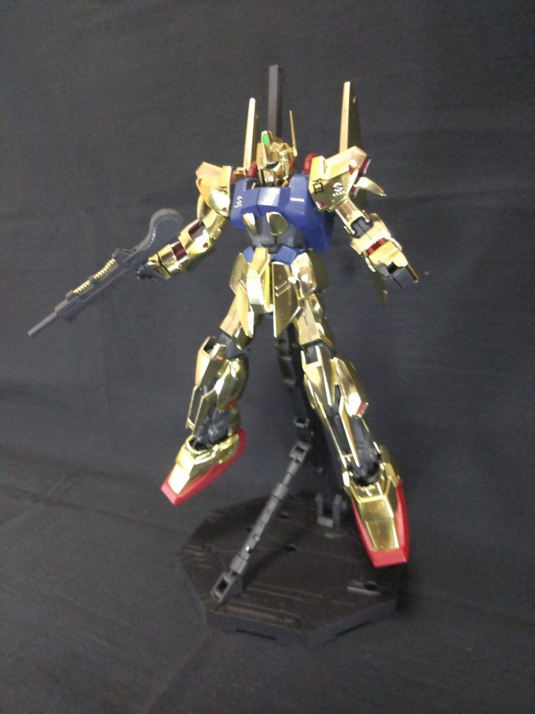 この百式、20年ぐらい前に作成したもので、棚の奥から昨日投稿させて頂いたキュベレイと撮影するために引っ張り出してきたものです。ホコリを落とし、モデリングワックスでメッキ箇所を磨いて撮影しました。