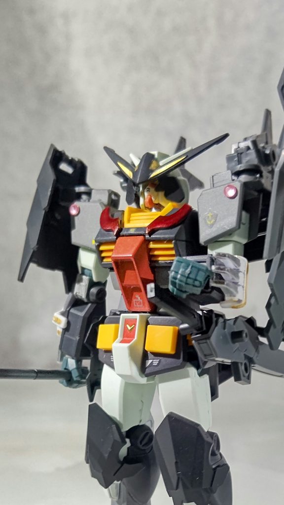 左肩の連邦マークはもう一回り大きいのにすれば良かったのが反省点ですが、わずかな手間でかなり武者ぽくなったと思います。