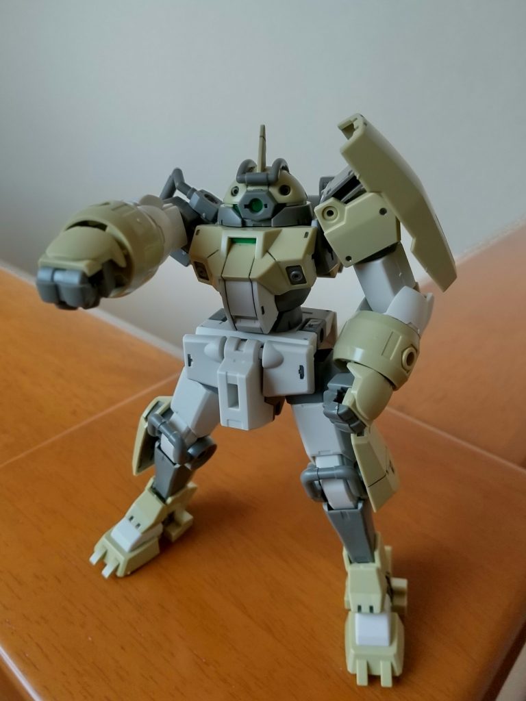 搭乗者の性格からは想像も出来なかったまさかの狙撃武器に驚きました。武器失ったらマニピュレーターで相手のMSをボコボコにしそうですね(笑)