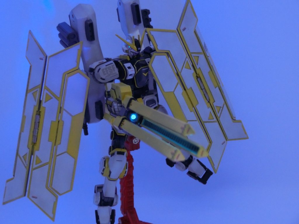 ブルーライトによる発光。