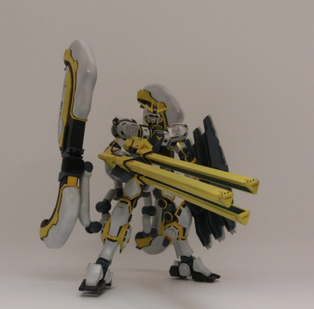 こちらは通常のアトラスガンダム。塗分けが細かすぎて何回も塗り替えしました。特に関節部は大変でした。 