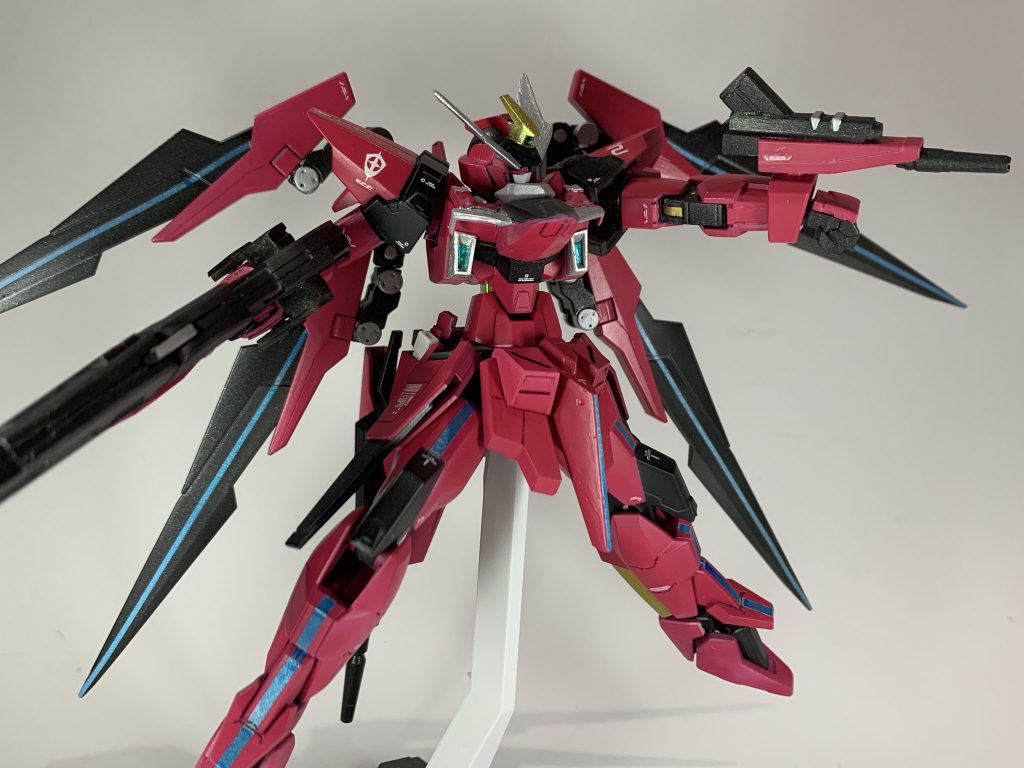 腕部固定式ドッズライフルバスタードッズライフル及び、ハイパードッズライフルの取り回しを考慮し、左腕部に装備された固定式ドッズライフル。威力こそノーマルのドッズライフルのやや劣るくらいしかないものの、十分に敵機を撃破可能。こちらも焔龍號の腕部ビームガンの再現武器です。