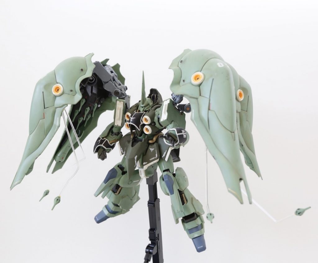 タミヤの曲がるプラ棒でファンネル射出