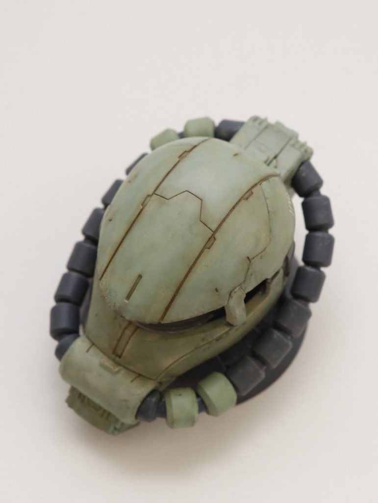 筋彫りはスミを入れずガンダムマーカーのリアルタッチマーカー茶色と神ペンでぼかし。