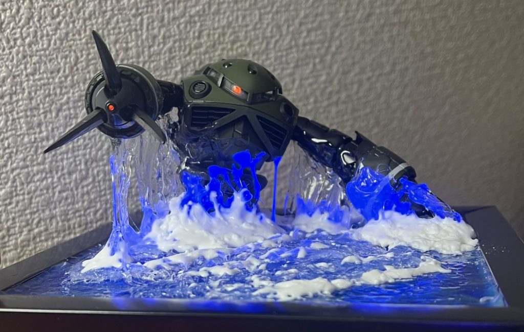 ブラックライトあてると　グル−ガンのプラスチックも反応するだ　初めて知ったw