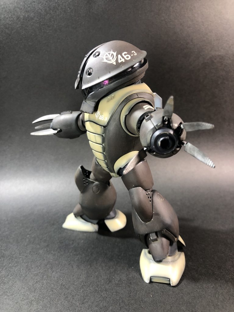 カラーリングにかなり悩みました💦ザクカラー、レズン機のような青系のカラーリング、グレーとホワイトのツートン…ですが結局ノーマルカラーに落ち着きました（笑）