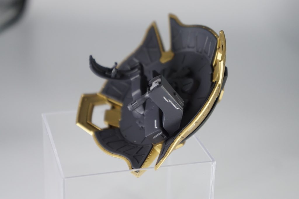 ヤクトドーガ のシールドをサザビーの腕につけれるよう、ジョイントを制作。