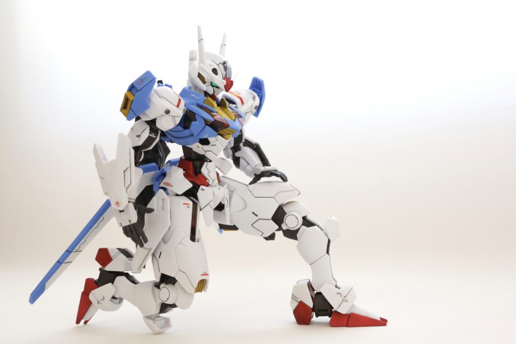 ビットオン状態でのティザービジュアルポーズ。やってる人少ないけど、結構バランス良いと思う。平手はRGのHi-νから流用。