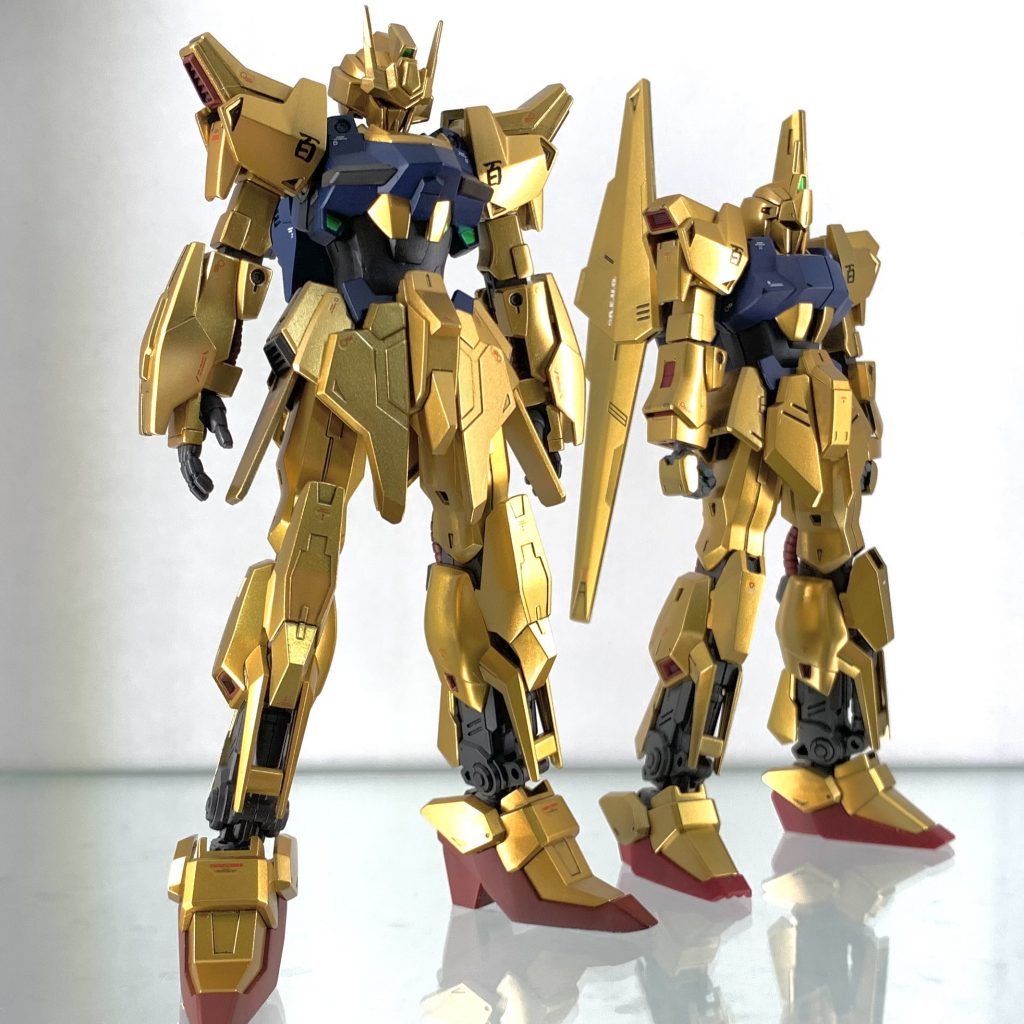 最後に、元ネタの百式とのツーショット！似ているようで全然違うようで、やっぱり似ている…！ここまで見ていただき、ありがとうございました！ソルティーの次回作にご期待下さい！