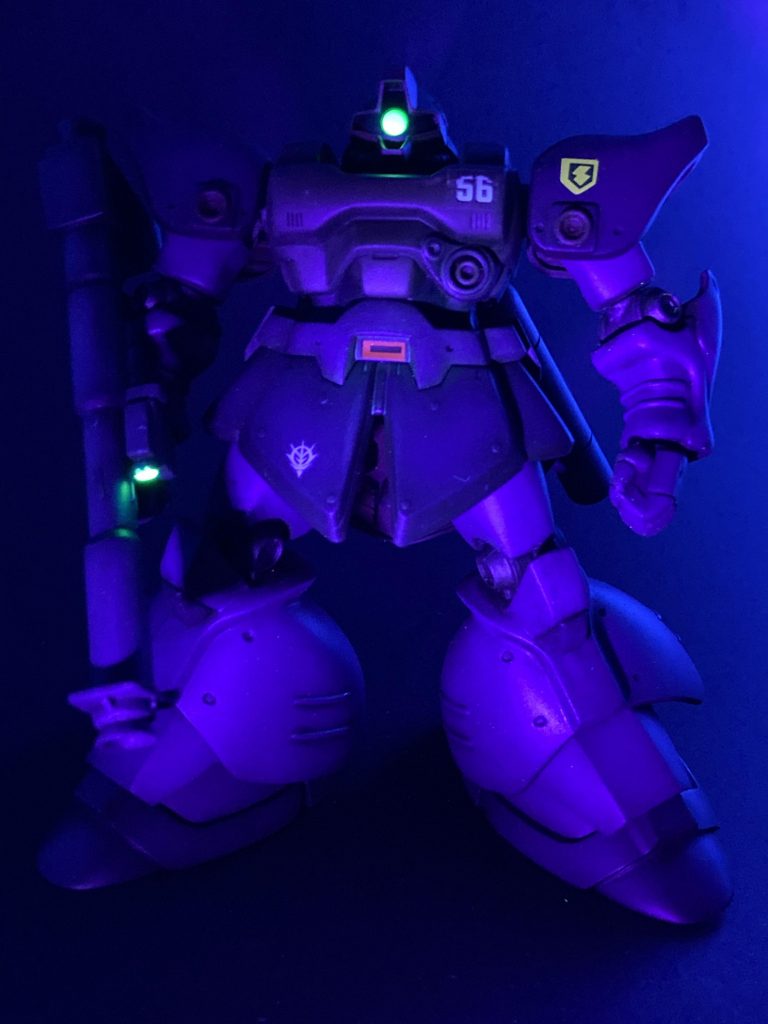 ブラックライト正面