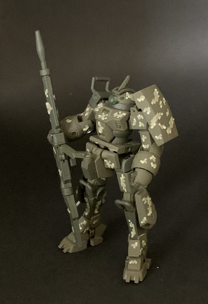 最近は30MMを作ったりすることも多くて、色々と技術のチャージを行ってます。下地の開発とかもそれですね、今回はクレオスのアクリルのウッドブラウンを下地にしております。アクリルのちょっと重たい感じが下地としてかなり心強いです