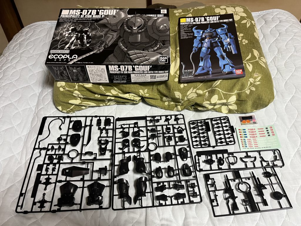 黒ベースということでエコプラのグフを使用しました。No.009という初期のHGなので、可動が心配だったのですが、意外や意外な結果となりました…