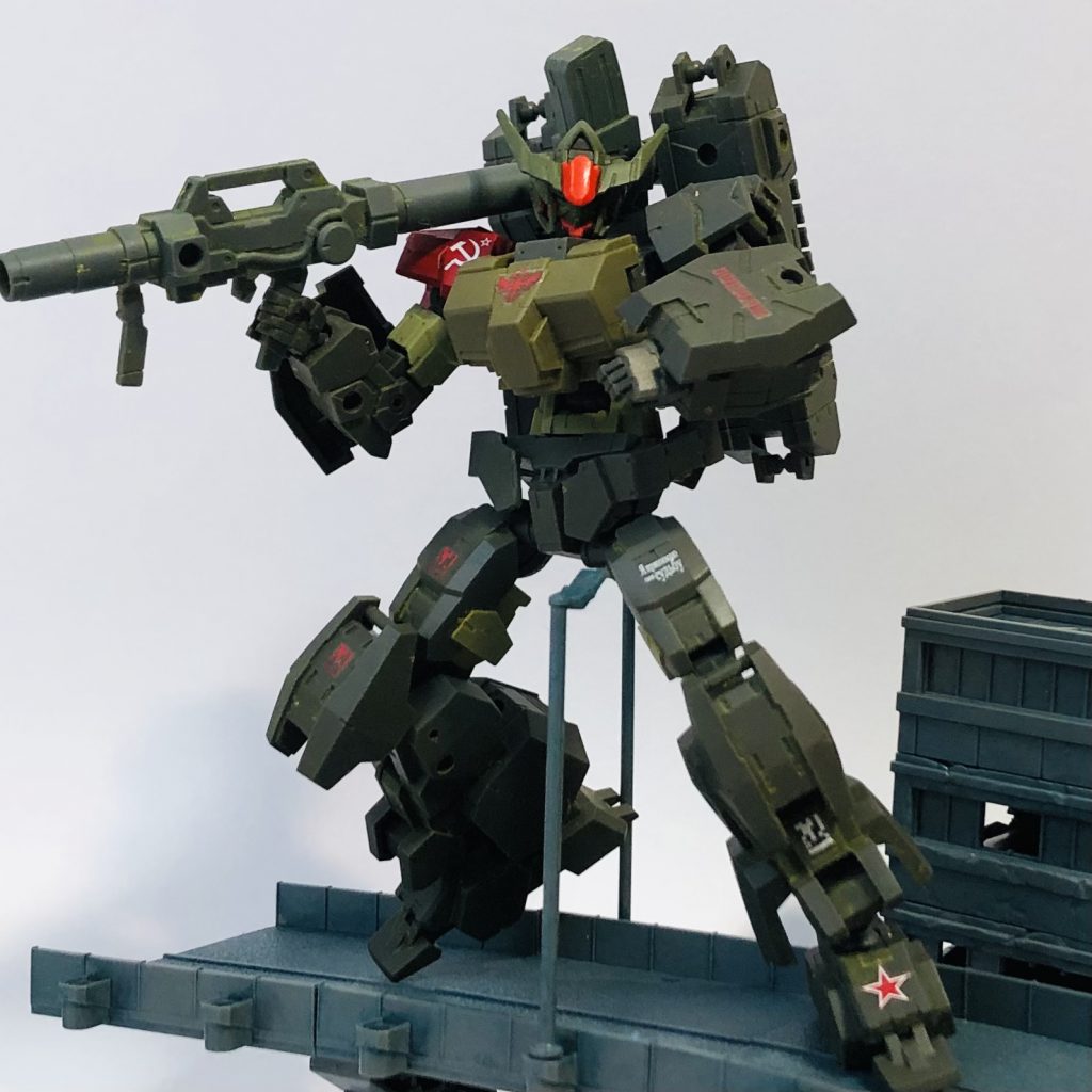 『主人公であるアレクサンドラの元上官であり、老練なパイロットでもあるドルニエ ヤー ホドロフスキー。彼の率いる部隊は”碧”の最中に作られた巨大な兵器を携え、味方部隊への反乱を企てる。その目的はなにか。』（アシッドバッファーゾーン BOOK No.3より）