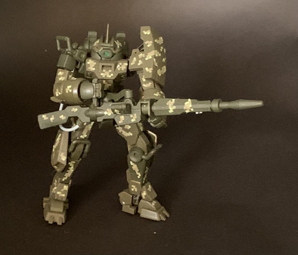 ポーズを組ませるも、けっこうパーツがキツキツで割れてしまうのではないかと心配しておりましたがなんとか大丈夫でした。パーツ自体の強度がすごく上がってますね