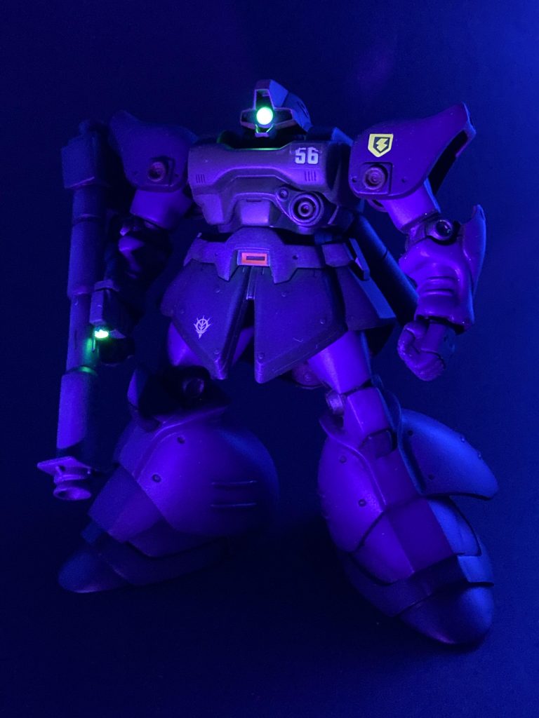 モノアイとバズーカの1部のみ蛍光塗料を使ってます🔦