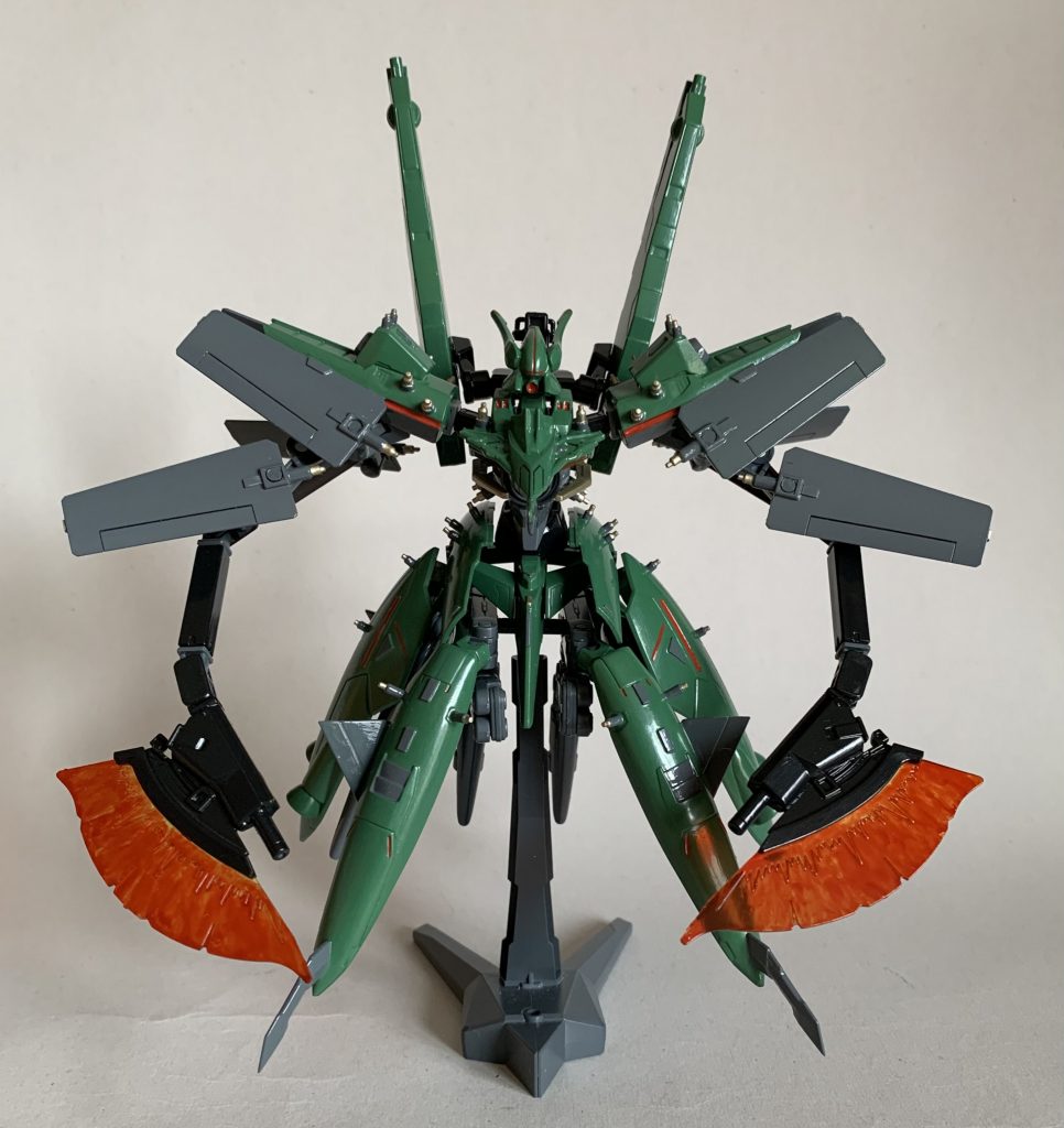 武装その１両腕のビームライフル＋ビームサーベル両肩のプレートは稼働します。