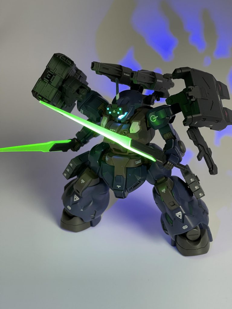 ビーム光の装甲への照り返しがエッチ。発光表現からしか摂れない栄養素がある