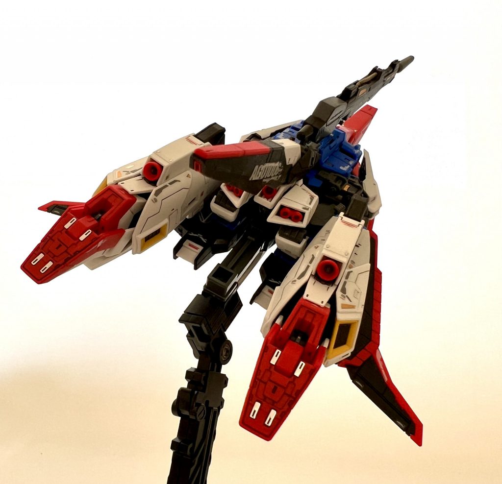 ウェーブライダーに変形。ちゃんと薄い。股関節にはシリコンスプレーを差してスムーズに開くようにしています。