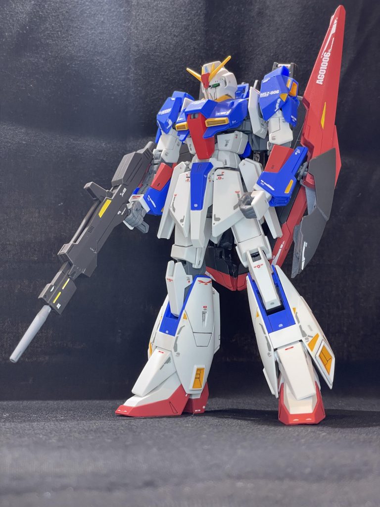 RGゼータガンダム用、水転写デカールをアレンジして貼っています。