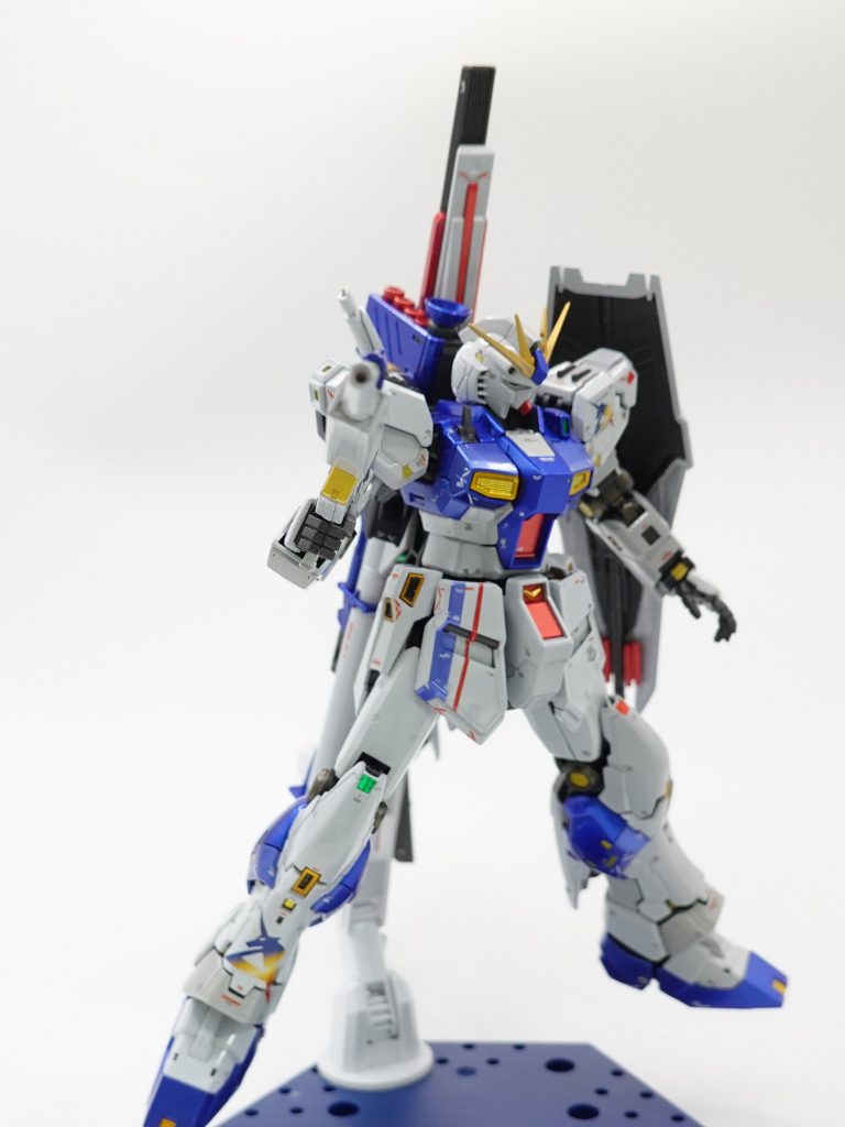 カラバリとしても最初は不安でしたが、ボーンペイントさんの各色マイカを調合したりして使用。良い具合にマッチしたと思います。ほんと良い色。オススメですね。