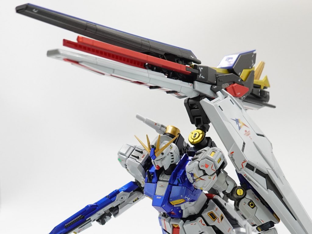 ロングレンジフィンファンネルの保持も問題なし。色的にオモチャっぽいかとも思いましたが違和感ないですね。流石です。ただ…普通のフィンファンネルも装備してみたい衝動にかられますw