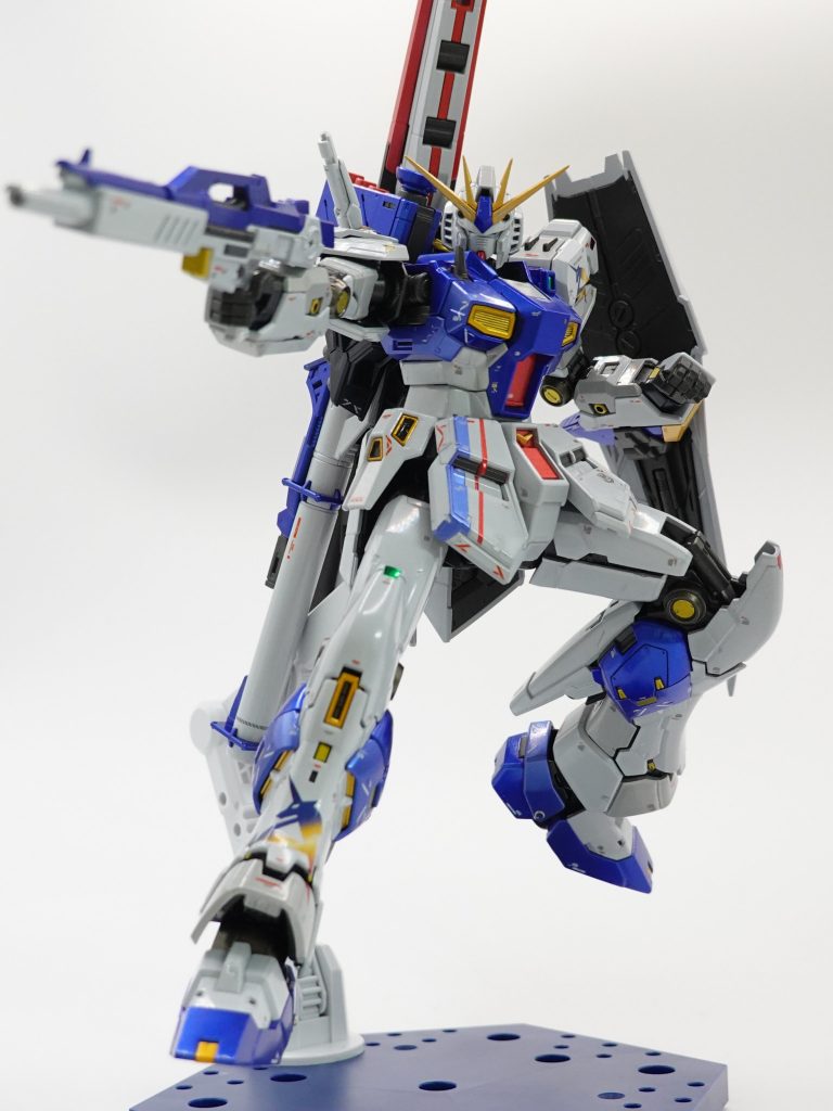 キット自体は本当に良キット。組み立てやすく、できあがりも洗練されたνガンダム。かっちょいいです。