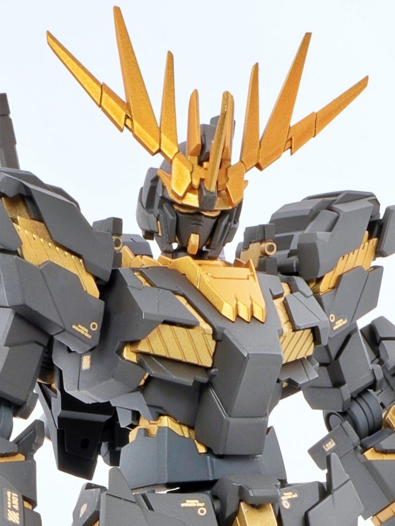 ツノとサイコフレームで一応塗分けてます、違いがわからないw