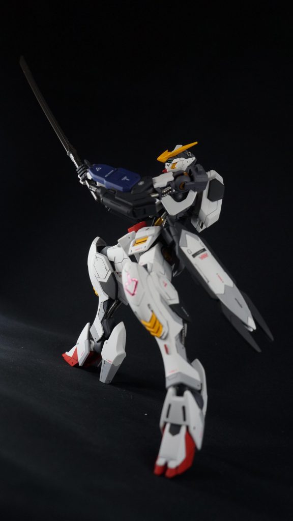 増加装甲パージ後の決めポーズ風(グレイズアインを一突き)