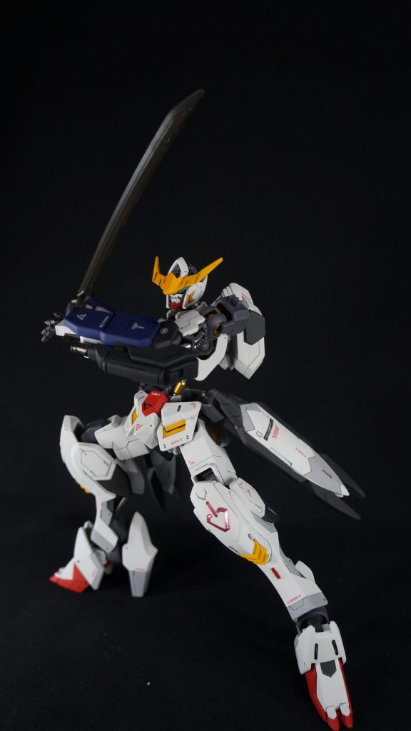 バルバトスは装甲が不完全な第1形態が好みなので、装甲パージ状態もいいですね。太刀も似合います。