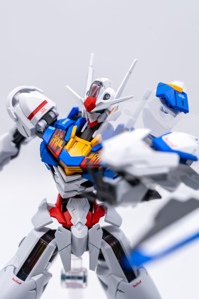 透明プラ板で固定位置をずらしています。