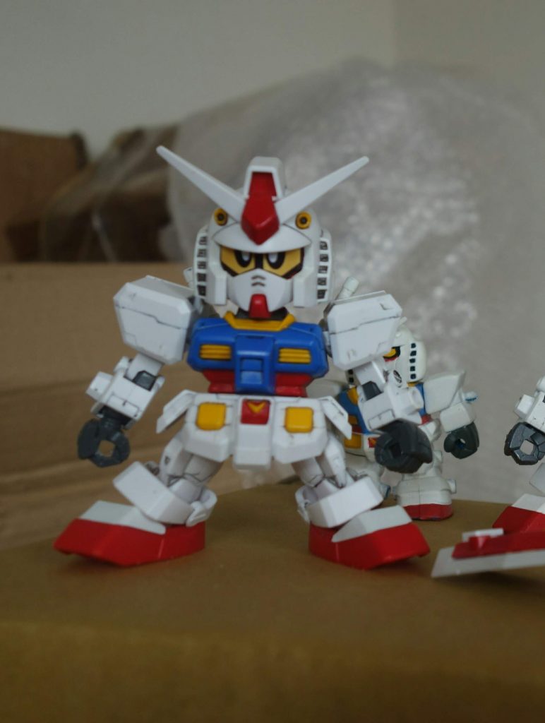 雖然我拉長了眼睛增加了他臉部的面積 但整體來說呈現的樣態沒有 劣於原始的小臉。當然兩種是不一樣的風格可能好惡上還是無法客觀 