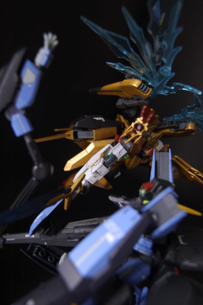 　基本的にキャラクターとしてポージングをつけてるので部位破壊表現は避けてたのですが、がむしゃらにパワーアップした感じを出したくてコマンダーの腕をぶった切ってみました。