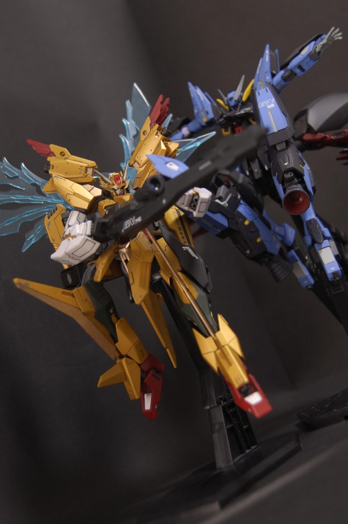 　コマンダーのバックパックが甲虫っぽくてスローネドライ感があるので、ステルスフィールドを出してる間にキャプテンに狙撃させてるイメージです（イメージなので二人は実際は離れた場所にいる、はず）。武器を借りるのも好きなシチュエーションです。