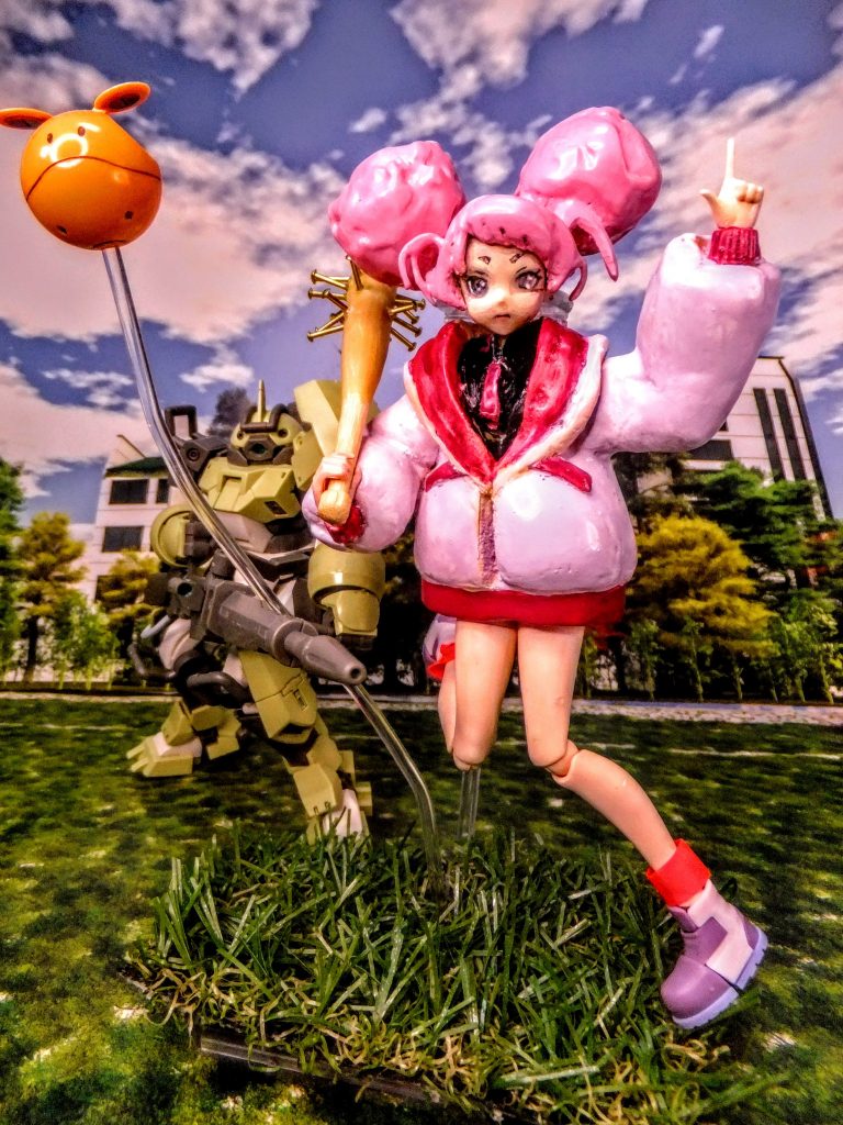 赤いソックスは百均アイテムの水風船をカットして再現しています。