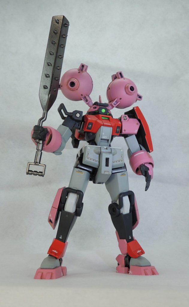 各所に金属製パーツを設置して、密度感やメカ感をアップさせました。