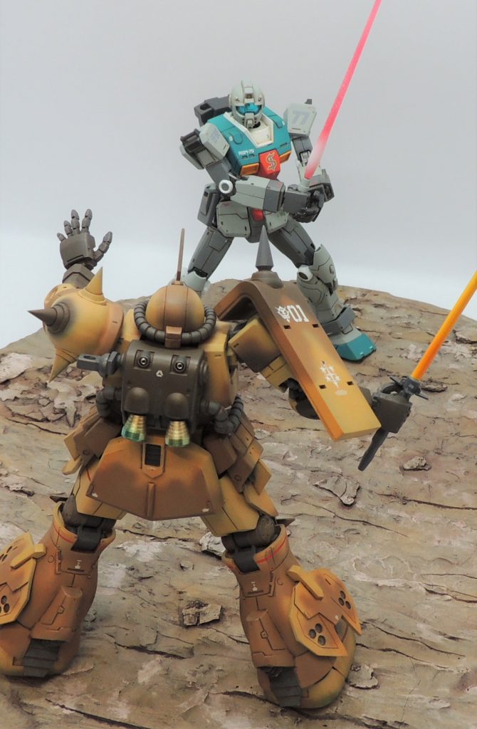 スレッガーならどう戦うのか?想像しながらディスプレイ。