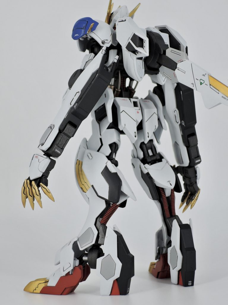 バックパックは少し物足りなかったので、境界戦機のメイレスレイキのパーツを追加