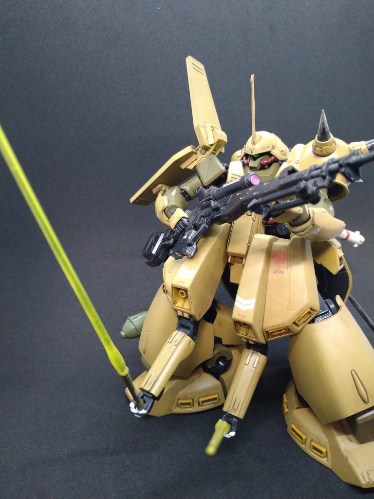 腰横のサーベルホルダーはスラスターに変更。一応マラサイビームサーベルを持てます。