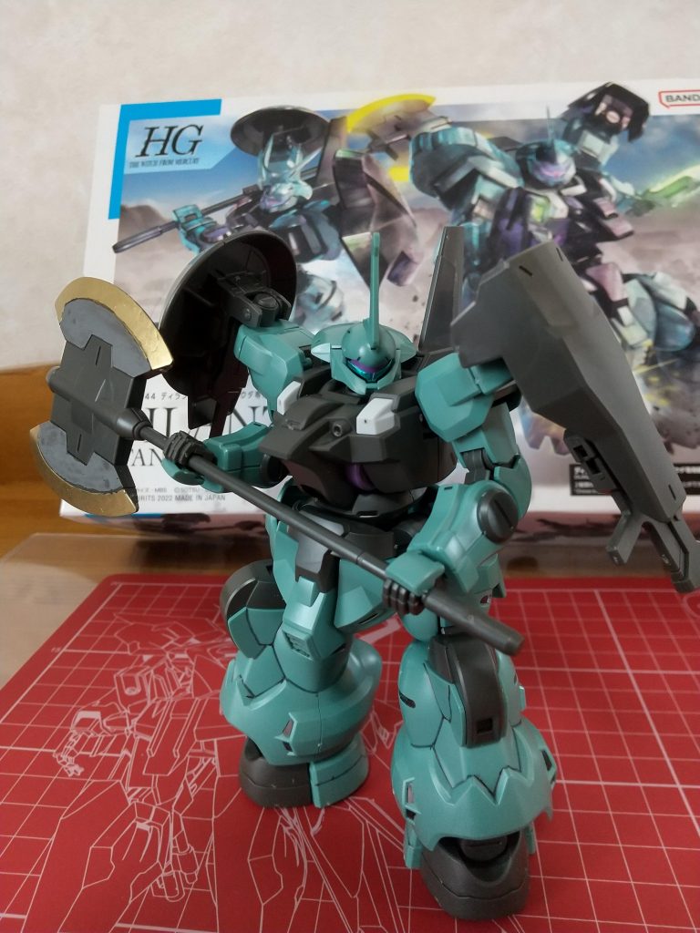 ディランザの力強さが出てます。肩部のシールドは敢えて非対称にしました。