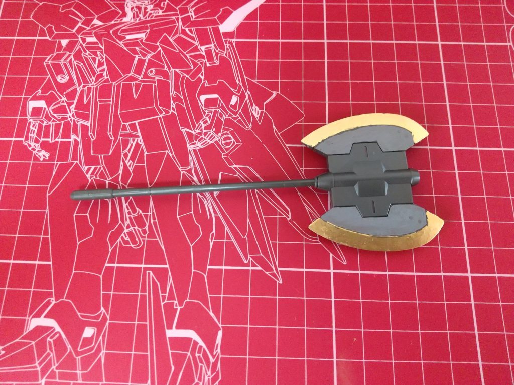 そのままマーカー塗装したので見事に滲んでますがこれはこれでカッコいいので早速装備させました。