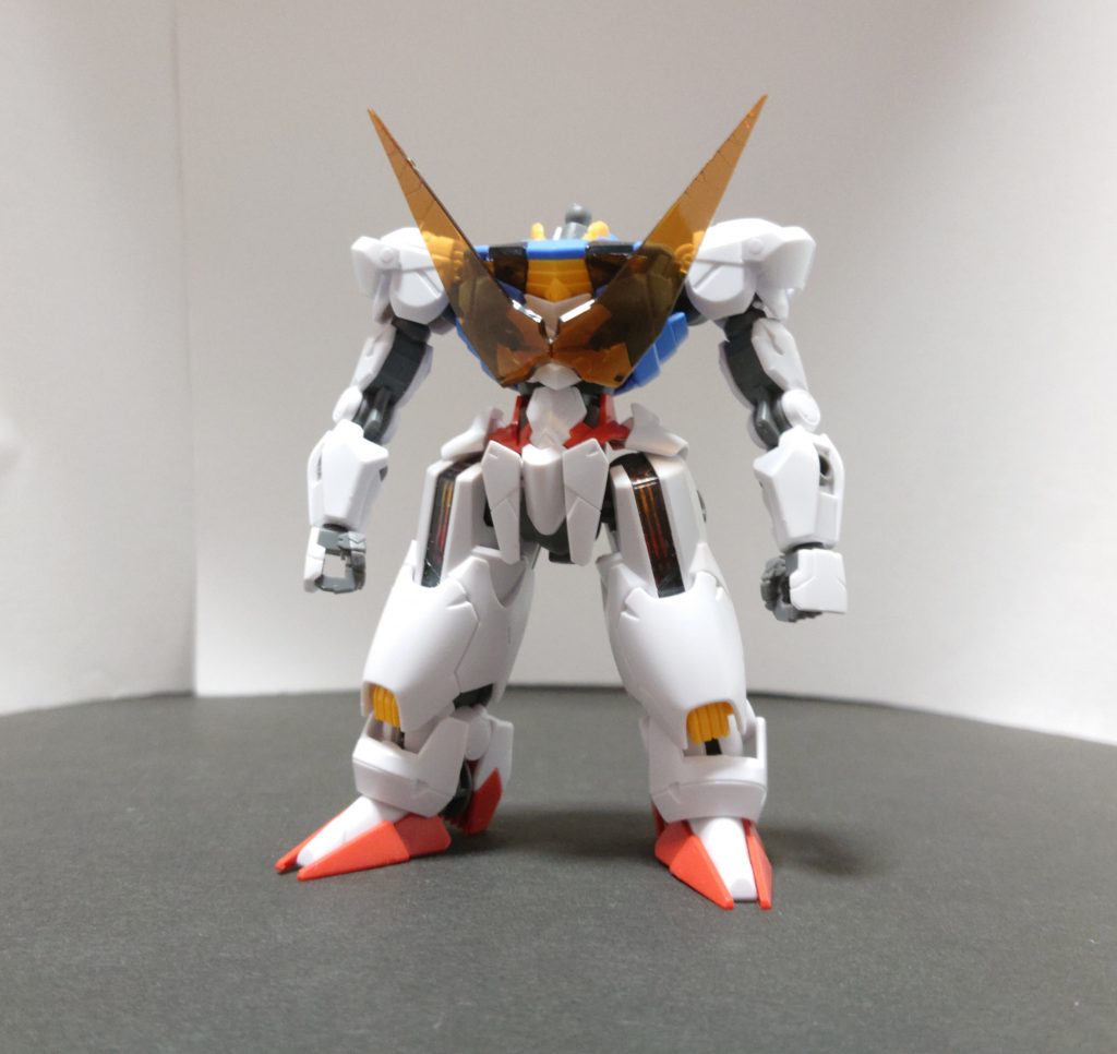 エアリアルの脚を短縮し、サングラスを装着。これだけでもうそれっぽいです。