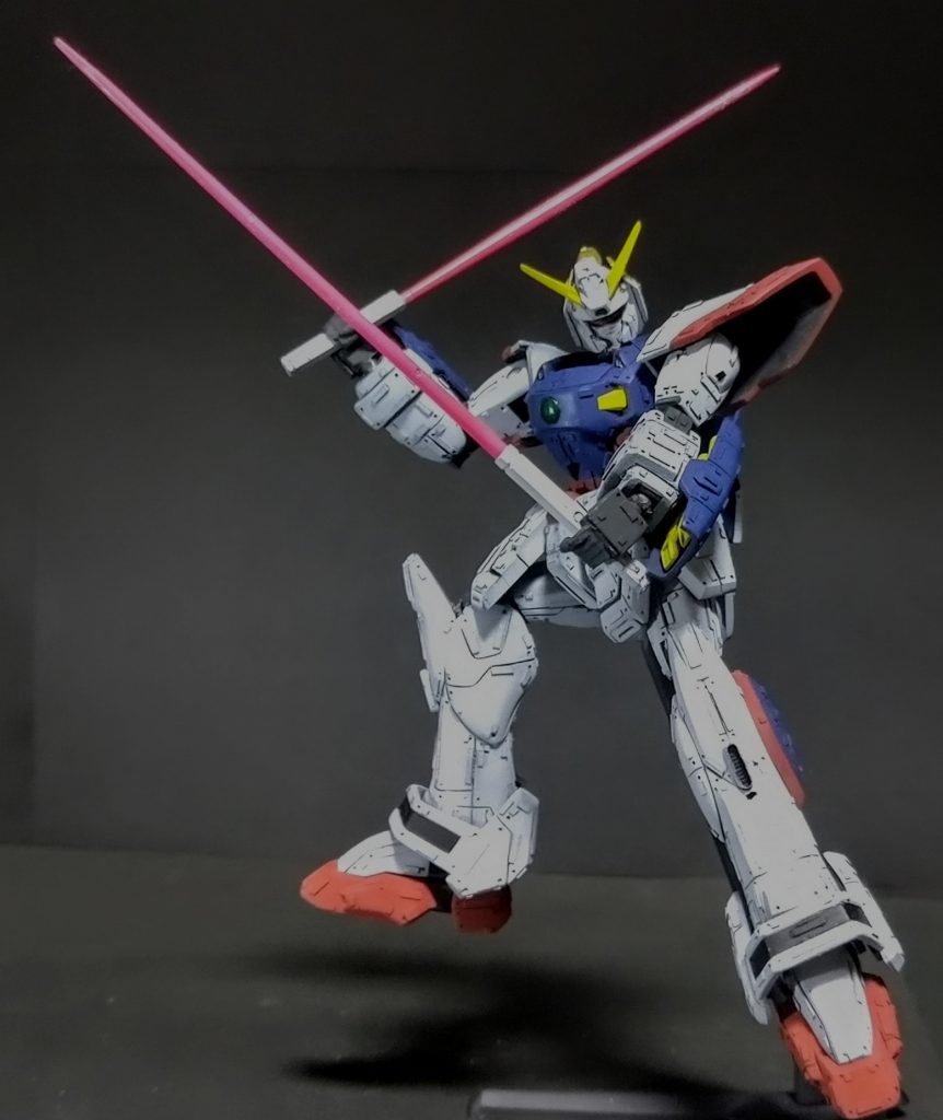 基本的にはライジングガンダムと同様の外観で可動域の見直しでかなり動くようにできました！